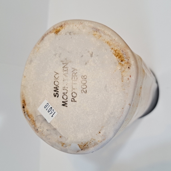 Smoky Mountain‎ Pottery 2008 Layered Tall Vase - Picture 4 of 5